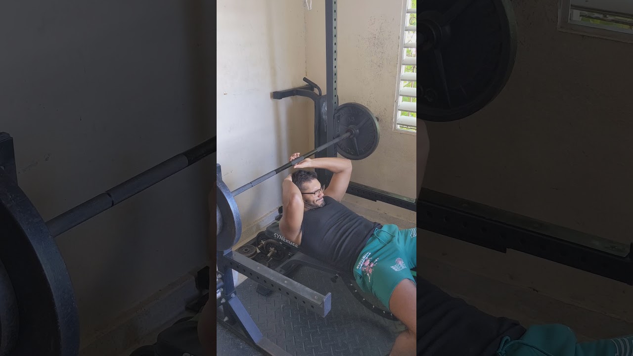 Powerlifter almost dies on the bench press YouTube