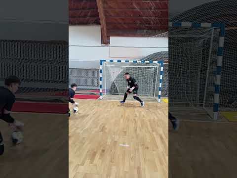 Тренировка вратарей #goalkeepertraining #futsal #минифутбол #goalkeeperschool #footballskills