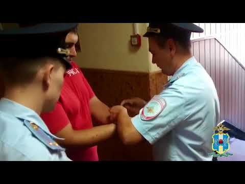 Cотрудники полиции по горячим следам задержали подозреваемых в разбойном нападении на таксиста