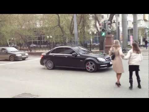 Скромный Mercedes C63