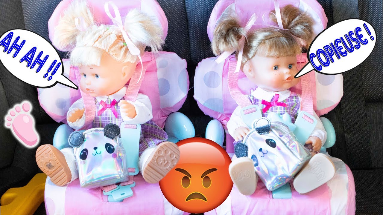 Noa copie sa soeur et Noé en a marre! Les bébés se fâchent dans la voiture en allant à l´école