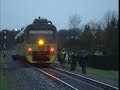 Auto komt onder trein in Roermond