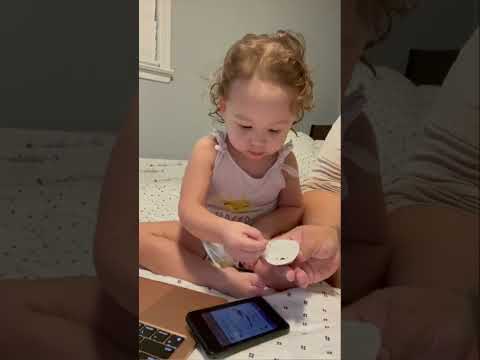 Learning How To Put On Her Insulin Pump #omnipod #type1diabetes #type1 #t1dmom #diabetictoddler