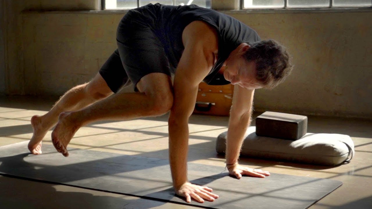 10min Power Yoga Strength with Travis