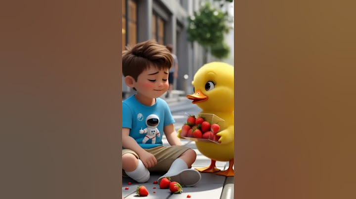 The little yellow duck lights up the boy's smile with strawberries!#shorts #duck #cute #cartoon.
