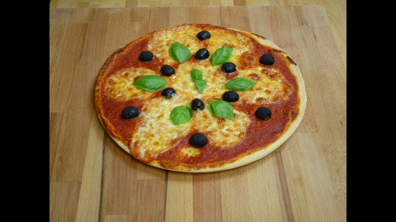 Pizza (Teig, Tomaten-Sauce, Belag)