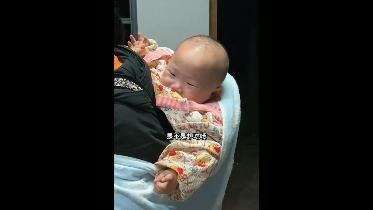 Сегодня отец Кики приготовил свиные головы и ножки, и все ели их с большим удовольствием, потому что