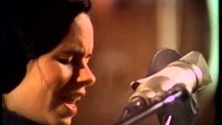 Video-Miniaturansicht von „Natalie Merchant - Tell Me More“