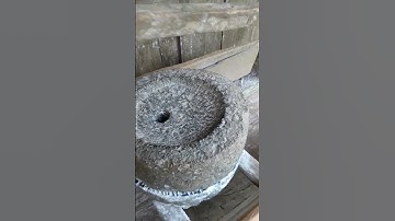 Cối đá ngày xưa xay ngô sắn giờ hiếm lắm rồi