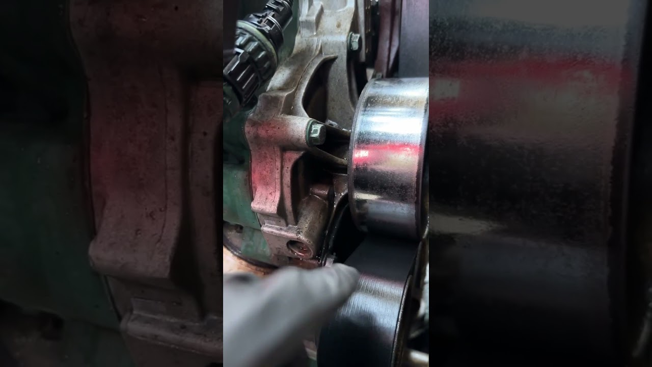 Как заменить водяной насос на Volvo VNL D13