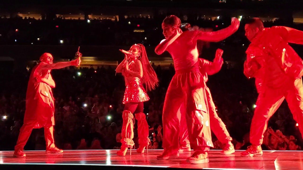 Ariana  Grande - The light  is coming (Sweetener Tour 2019) Capital One Arena