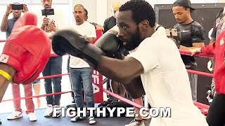 TERENCE CRAWFORD REVEALS FULL SWITCH-HITTING ARSENAL FOR ERROL SPENCE; SURGICALLY LIGHTS UP PADS