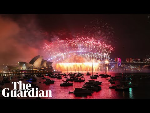 Fireworks let off in Sidney and Auckland New Year’s Eve celebration