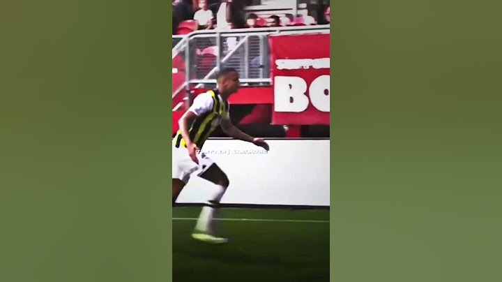 Rodrigo becao rakibini kendi taraftarı önünde küçük düşürüyor
