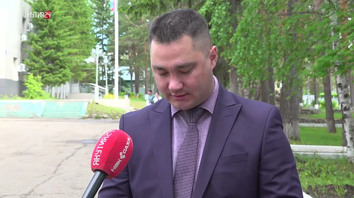 Тротуар и дорога по ул . Якутская