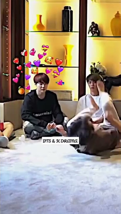 So cute!!!🥰🥰🐿Hobiiii........🐱 yoongi what is this...?🤭#hobi #yoongi #yoonhope
