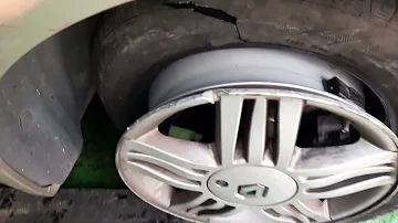 ¿Qué pasa si tu rueda choca contra un bordillo?