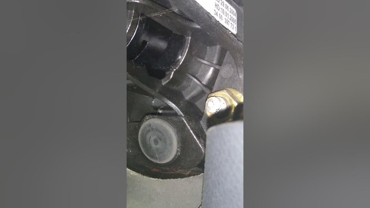 VW Golf MK5 Clutch Master Cylinder leak. Pedal stays down. YouTube