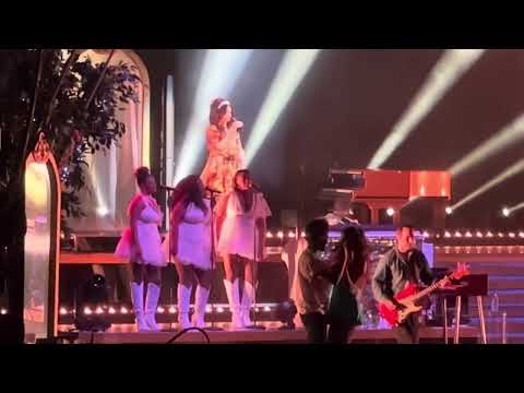 Lana del Rey Stand By Your Man, Rogers Ar Walmart Amp