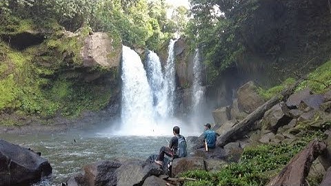 air terjun yg berada didalam hutan tersembunyi di Kalteng kabupaten murung Raya kuhung pohoung