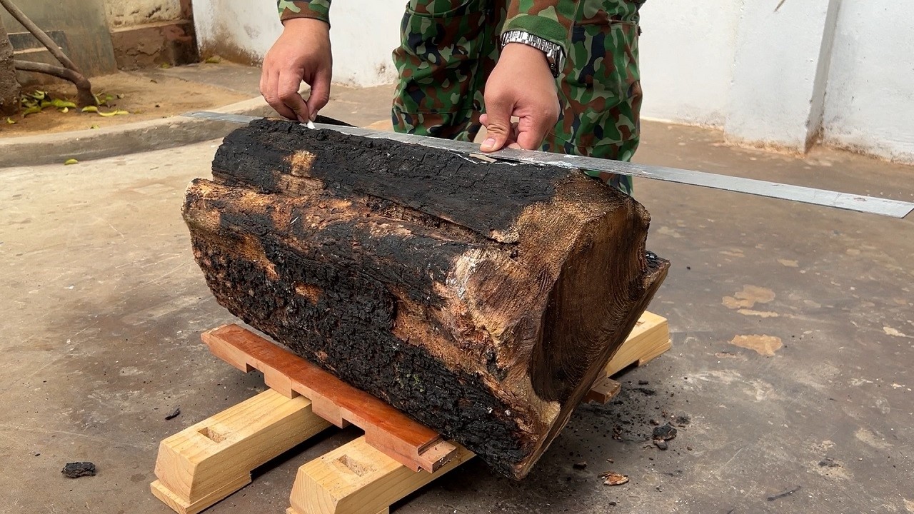 Amazing Woodworking Skills Of A Young Carpenter From Burnt Wood - Beautiful Checkered Table Design