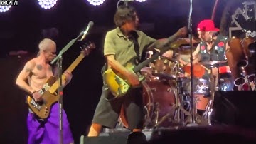 Can Someone Please Tell John Frusciante’s Tech That His Guitar String Broke? 😬 Haha!!! 😂🤣