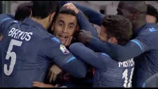 Napoli-Inter 1-0 Ghoulam 'mazziato' dai compagni dopo il gol di Higuain Napoli-Inter 1-0 Ghoulam 'mazziato' dai compagni dopo il gol di Higuain