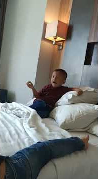 Kaka & Ade nginap di hotel