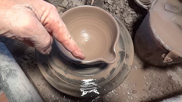 Throwing a gravy / sauce boat Oct 31st 2017 with Simon Leach