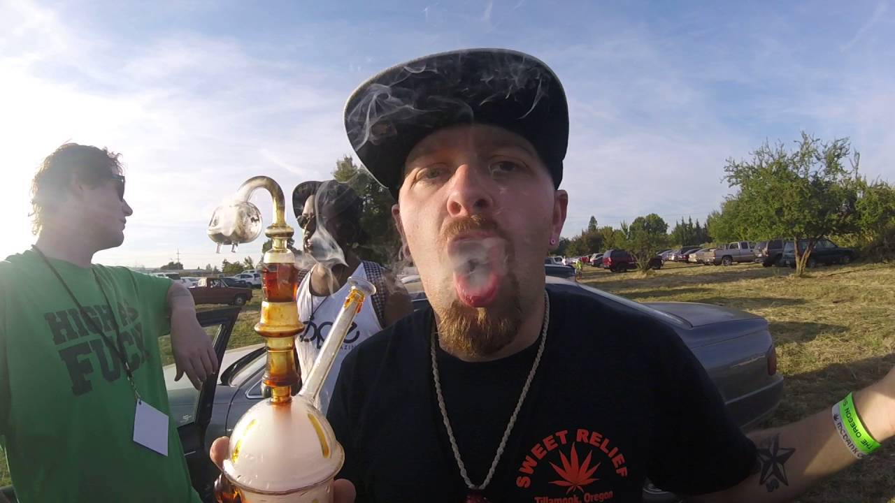 Dabs with a Dope Magazine Sales Rep