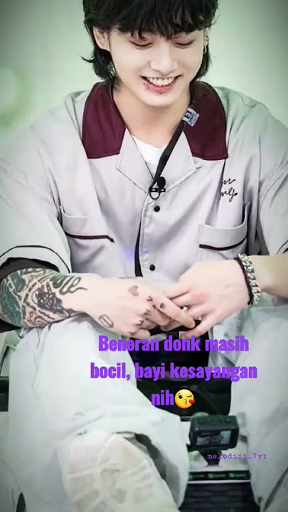 Seketika lupa kalau tangan full tato😅 bayik nya Bangtan memang beda 😘🥰 #bts #jungkook #army
