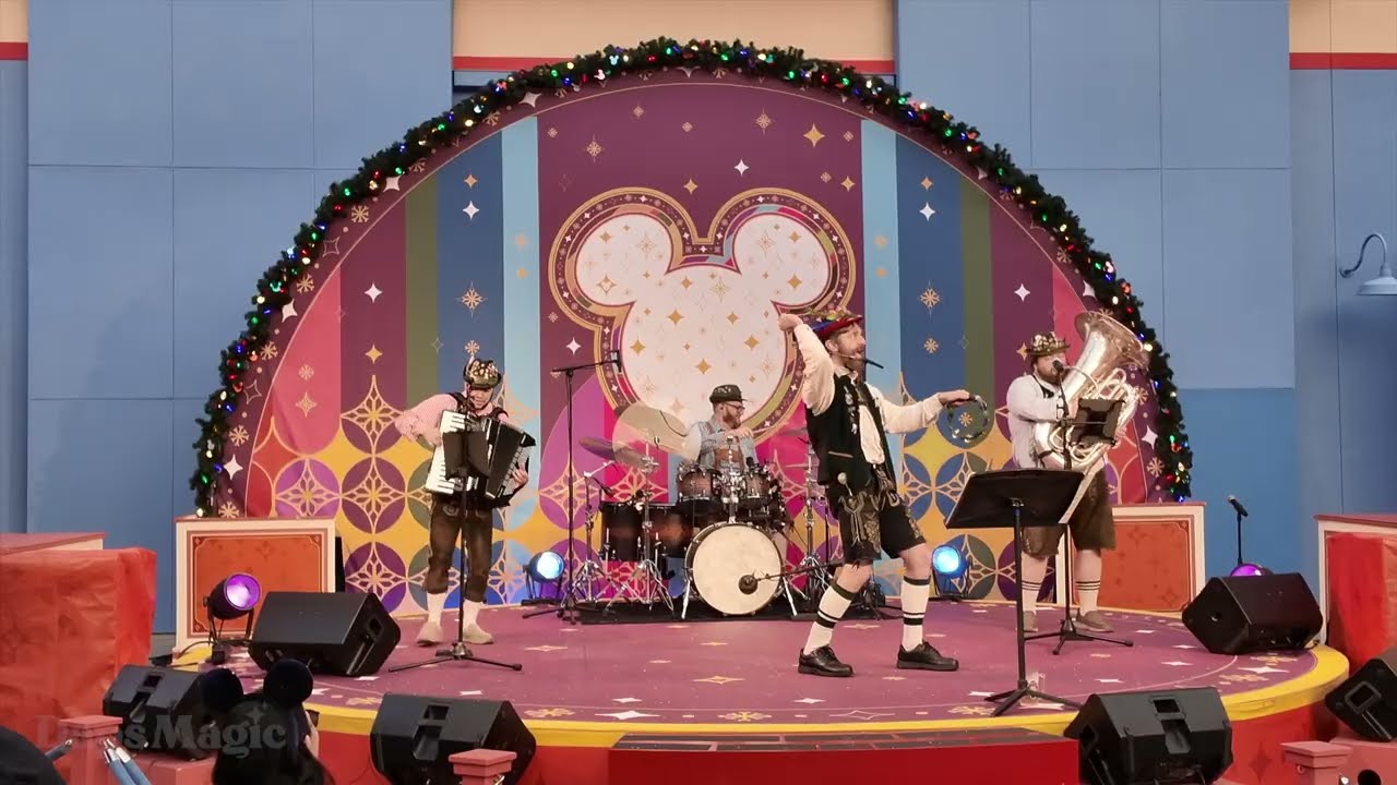 Festmeister Hans und Die Sauerkrauts | Holidays at the Disneyland Resort 2025 4K
