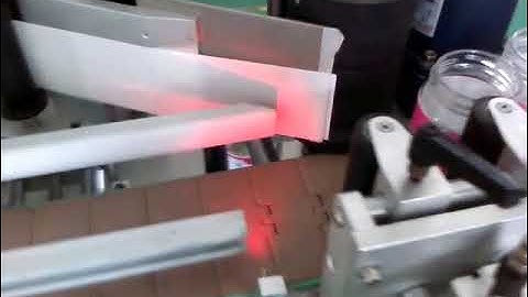 Automatic empty plastic jar bottle labeling machine round bottle positioning labeling line