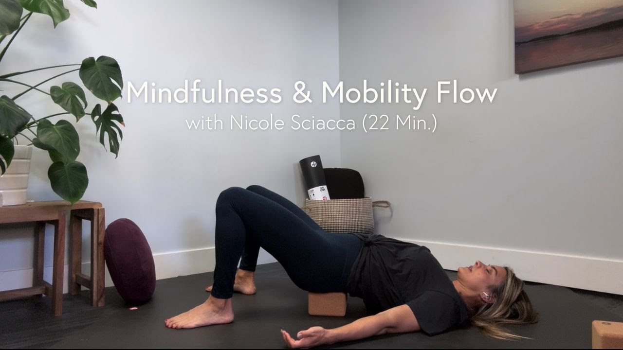 Mindfulness and Mobility Flow with Nicole (22 Min.)