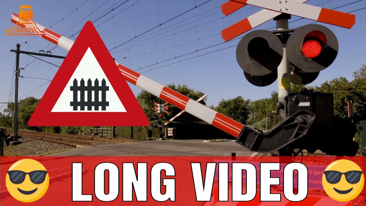 DUTCH RAILROAD CROSSING - 😎🚂 LONG VIDEO 🚂😎 - Schiedam - Kandelaarweg