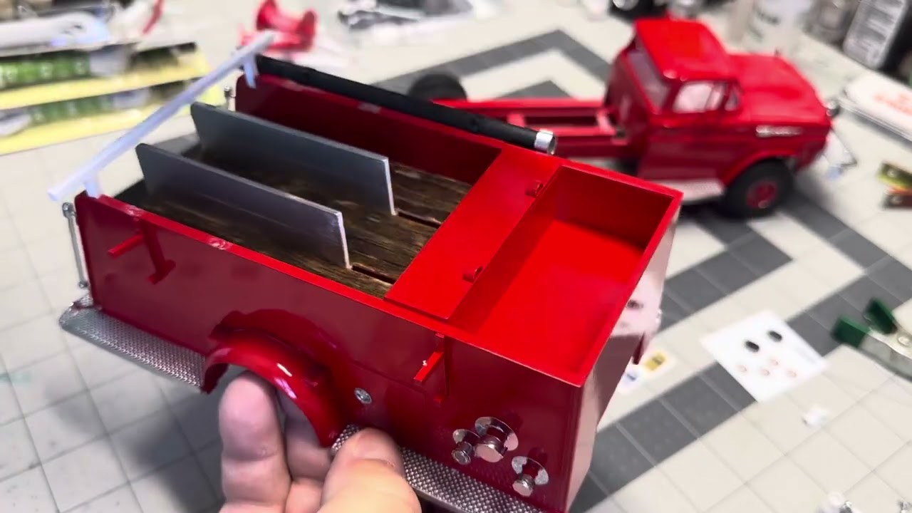 Реклама на визитке магазина, разговор о материалах.