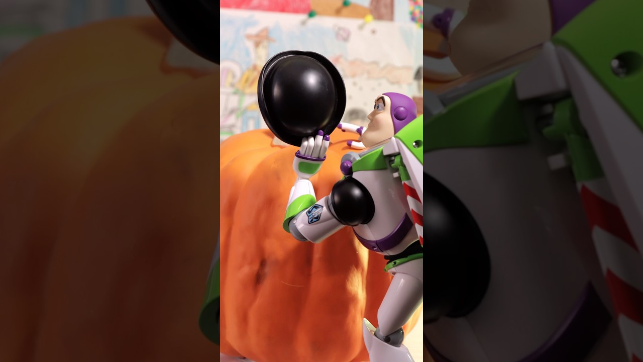 Базз превращает Картофельную Голову в Тыкву 