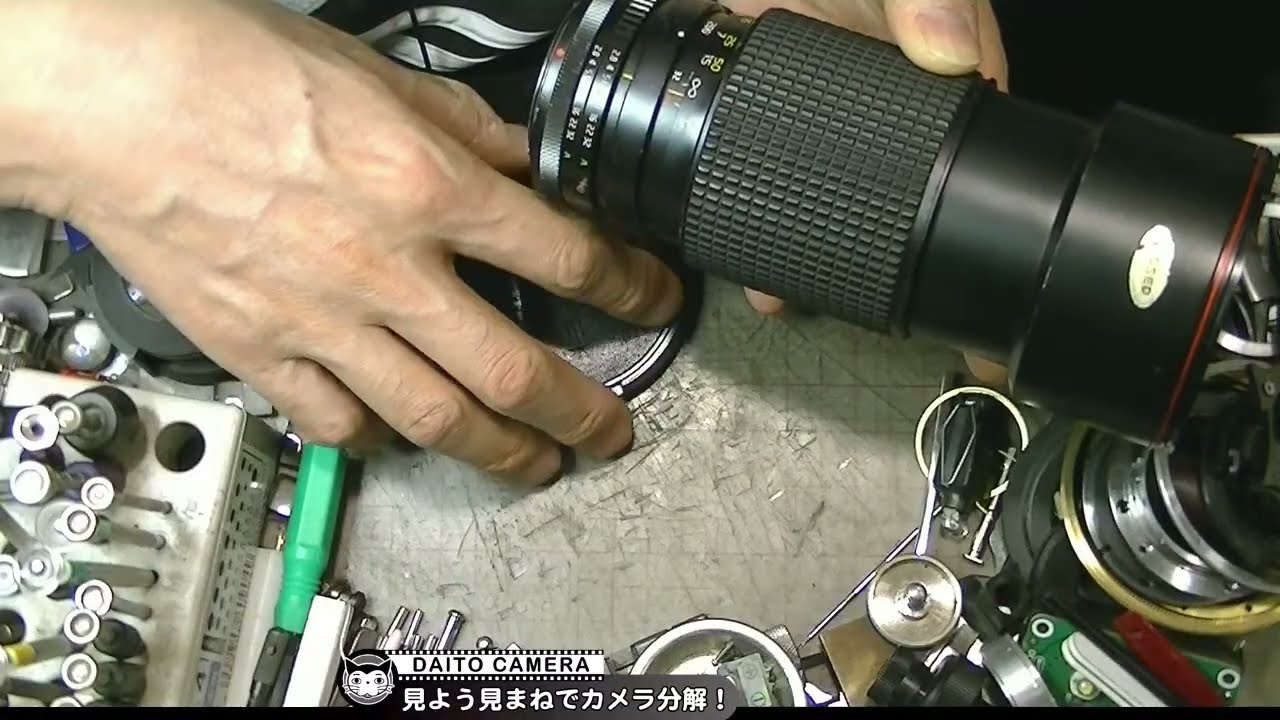 Cleaning the Tokina 80-200mm F2.8 FD mount - YouTube