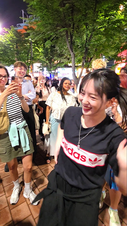 [STREET ARTIST] YU KAGAWA, JAPANESE ARTIST. WITH AUDIENCE.
