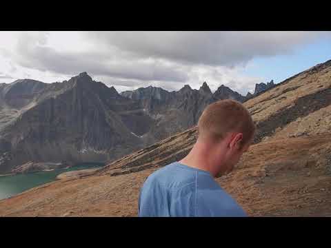 Video: Canadas Version Af Torres Del Paine: Tombstone Mountains [PICs] - Matador Network