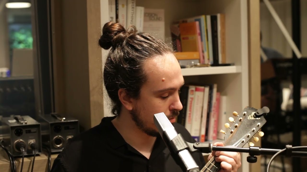 在 YouTube 上觀看「Morningsiders - Two Sisters」 在 YouTube 上觀看「Morningsiders - Two Sisters」