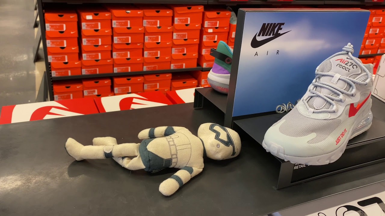 nike outlet close