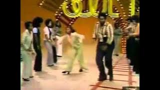 Soul Train Line Dance to Jungle Boogie (1973)