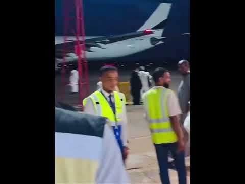 ماذا بينه وبين الله عادت الطائرة للمطار بسبب عطل فني فرح عامر لكن لم ي سمح له بالصعود مرة أخرى