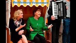 Ангела Меркель играет на Гармошке. Angela Merkel