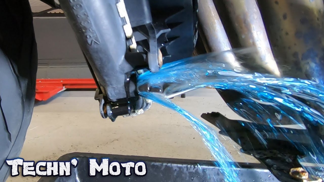 BMW K1600 GTL Radiator Coolant System Flush and Refill | Techn' Moto ...