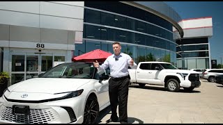 2025 Toyota Camry Walkthrough with Johnathan! Maple Toyota Dealership Walkthrough