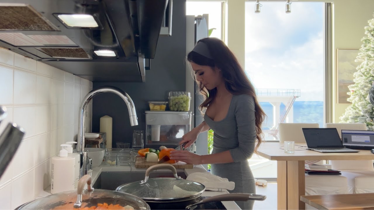 whats in my purse + relaxing asmr cook with me | viv vlogs