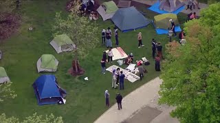 University of Chicago students start encampment to protest war in Middle East by WGN News 692 views 7 hours ago 2 minutes, 57 seconds