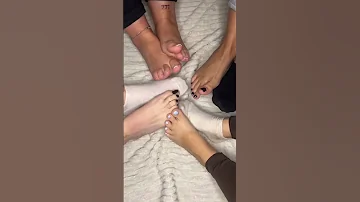 اجمل بنات تقلع الشراب وحاطين مانكير خيال اقدام بنات Foot اكسبلور Tiktok Trending ترند جوارب 